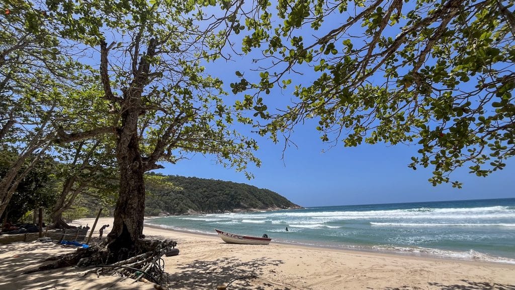 Praia Martins de Sá, ponta da travessia da Reserva da Juatinga
